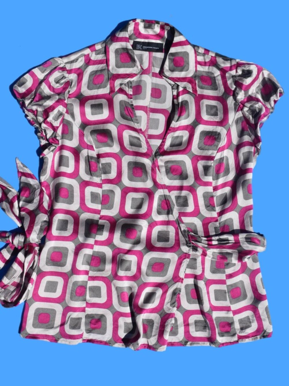 2000s 100% Silk Petite Retro Geometric Wrap Top Side Tie Pink Gray